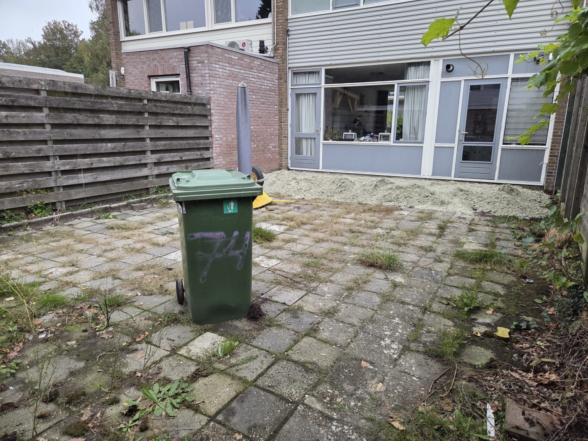 Losse stenen opnieuw leggen